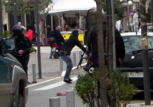 Επίθεση με ρόπαλα εναντίον αστυνομικών στο Αγρίνιο
