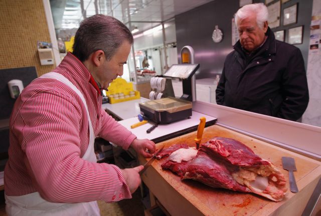 Η πίεση που νιώθουν όσοι τρώνε κρέας για να το κόψουν είναι πια ασφυκτική