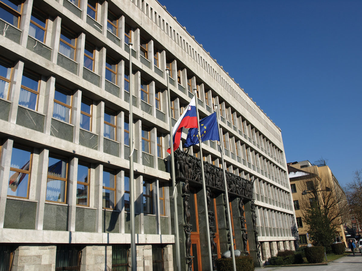 Κυβέρνηση συνασπισμού με συμμετοχή όλων των κομμάτων στη Σλοβενία