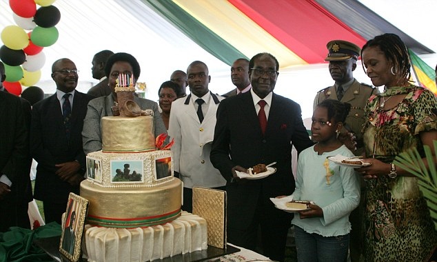 Ο λαός πεινάει, ο πρόεδρος κόβει χρυσή τούρτα