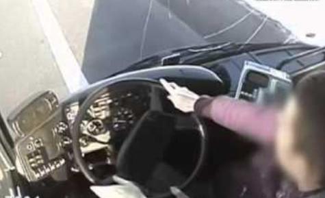 Πανικός σε λεωφορείο λόγω λιποθυμίας του οδηγού