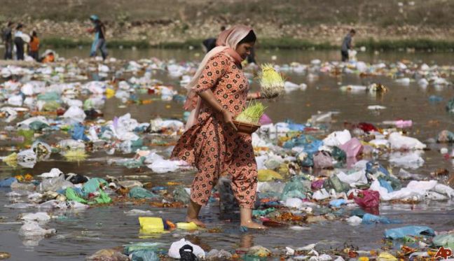 Μολυσμένο το νερό που πίνουν οι Ινδοί