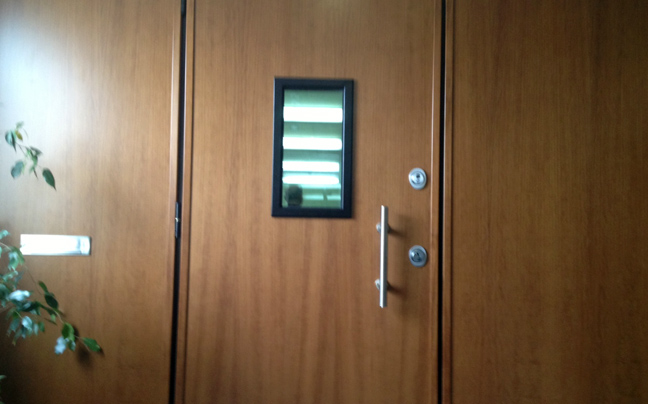 Πόρτα ασφαλείας στο γραφείο του Γ. Βρούτση