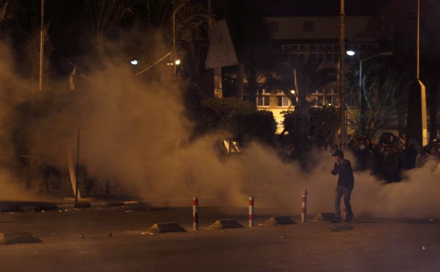 Συγκρούσεις μεταξύ διαδηλωτών και αστυνομίας στο Κάιρο