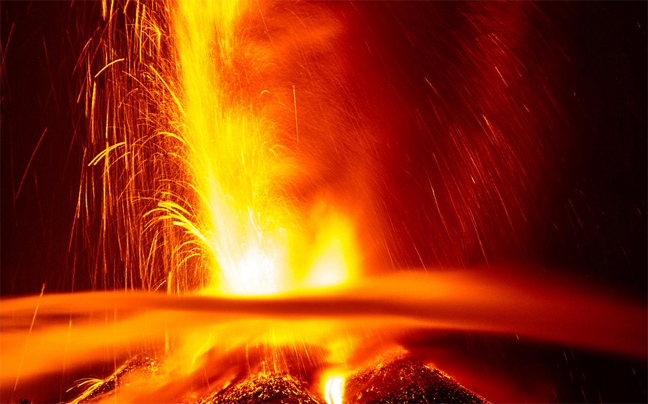 Εντυπωσιακές εικόνες από την έκρηξη της Αίτνας
