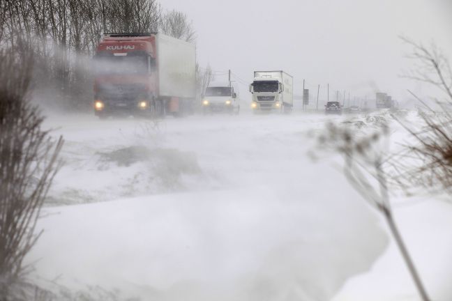 Το χιόνι παγίδευσε οδηγούς στη Γαλλία