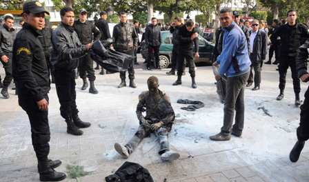 Εκτός κινδύνου νεαρός που αυτοπυρπολήθηκε στην Τυνησία
