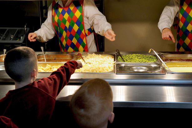 Ο κορονοϊός αφήνει 300 εκατ. μαθητές χωρίς σχολικά γεύματα