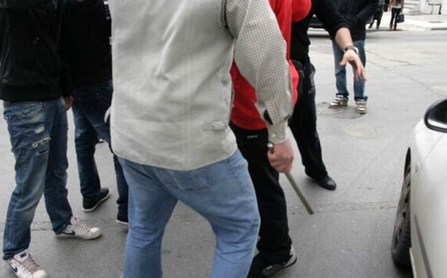Επίθεση με λοστούς και καδρόνια στο Πέραμα
