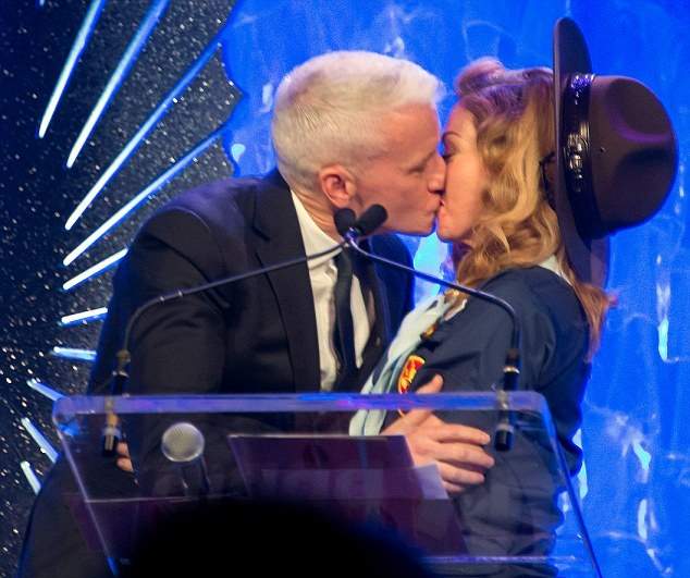 Η Madonna ντύθηκε… πρόσκοπος!