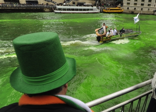 Το ποτάμι βάφτηκε πράσινο
