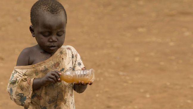 Νεκρά καθημερινά 1.800 παιδιά από μολυσμένο νερό