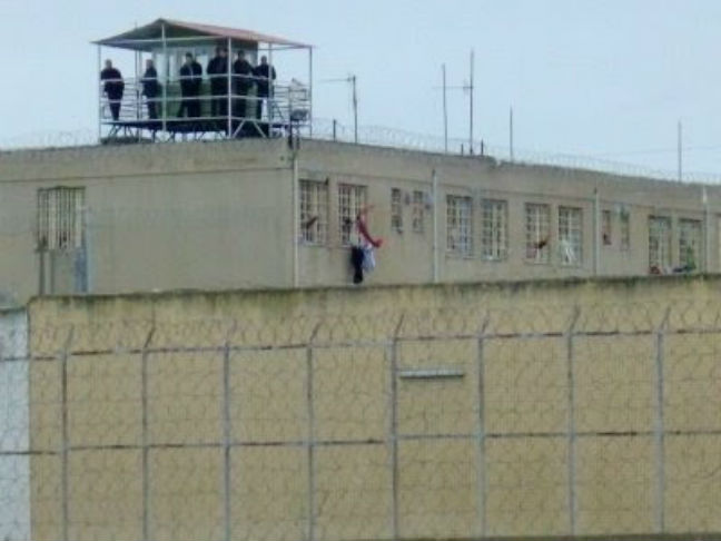 Αιματηρή συμπλοκή μεταξύ κρατουμένων στις φυλακές Τρικάλων