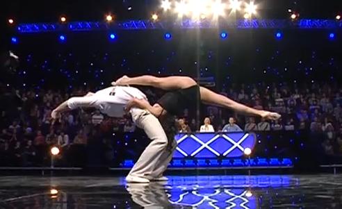 Ο χορός τους σου κόβει την ανάσα