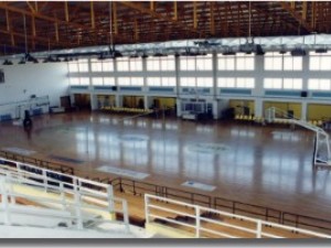 Συμπλοκές έξω από το Κλειστό Γυμναστήριο στον Βόλο