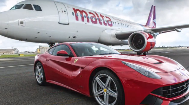 Η Ferrari F12 αναμετράται με ένα Airbus A320