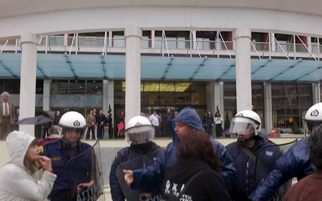 Μικρής έκτασης επεισόδια έξω από το Μακεδονία Παλλάς