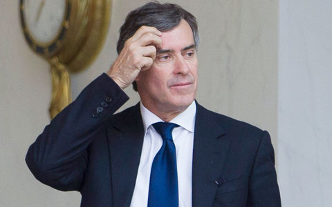 Η πρώην σύζυγος «έφαγε» το γάλλο υπουργό