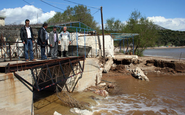 Καταστροφές προκάλεσε η κακοκαιρία σε Τάρτι και Αύλωνα