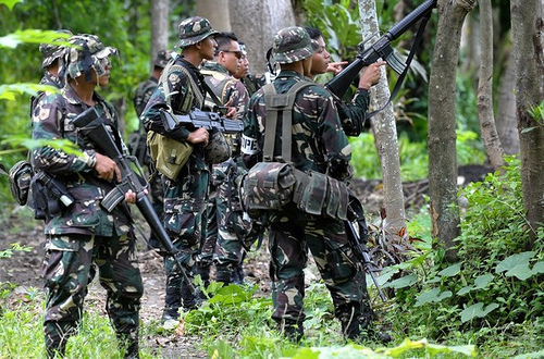 Aντάρτες συγκρούστηκαν με τον στρατό στις Φιλιππίνες