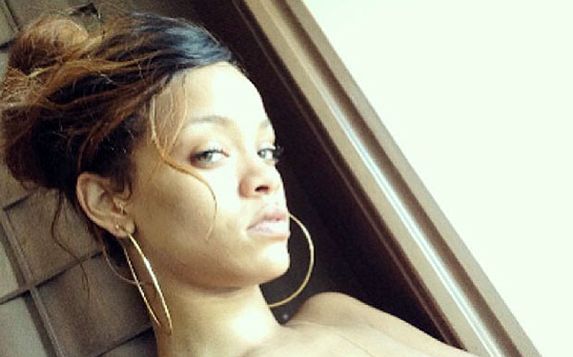 Η Rihanna ποζάρει στο Instagram