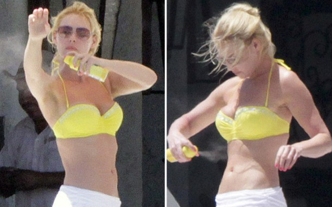 «Λούστηκε» με το αντηλιακό η Katherine Heigl