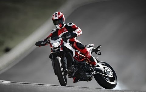 Το νέο Hypermotard στα χέρια του Nicky Hayden