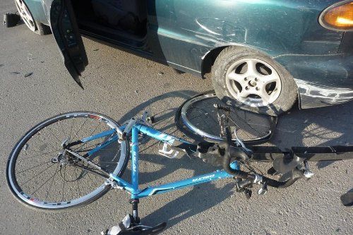 Αυτοκίνητο συγκρούστηκε με ποδήλατο στα Χανιά