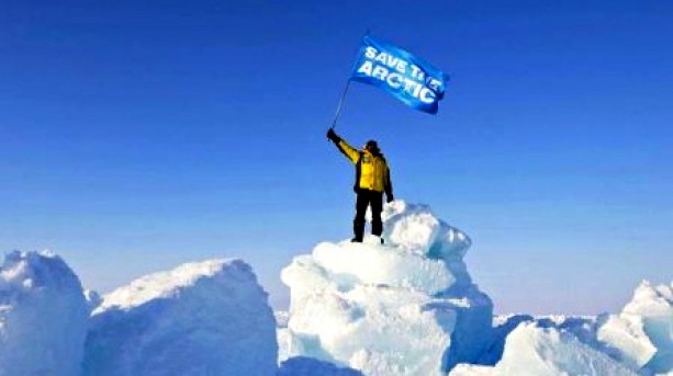 «Σημαία για το μέλλον» τοποθέτησαν οικολόγοι στην Αρκτική