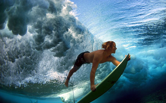 Συγκλονιστικές εικόνες από διαγωνισμό surfing