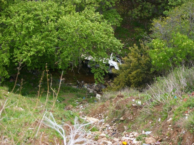 Σε γκρεμό 100 μέτρων έπεσε το αυτοκίνητο με τη μητέρα και τα δύο παιδιά της στην Κρήτη