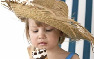 Υπερκατανάλωση γλυκών από τα παιδιά το καλοκαίρι