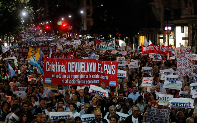 Le Figaro: Στα πρόθυρα του χάους η Αργεντινή
