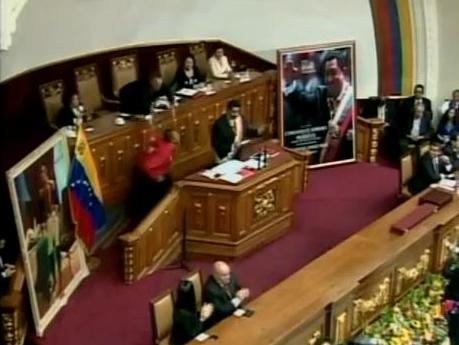 Εισβολέας άρπαξε το μικρόφωνο του Νικολάς Μαδούρο