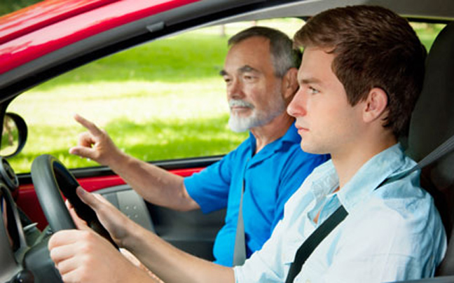 Νέες διευκρινίσεις για τα διπλώματα οδήγησης σε 17χρονους
