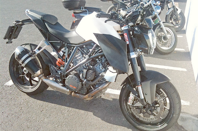 Πρώτες φωτογραφίες του KTM 1290 SuperDuke R