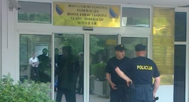 Τρεις συλλήψεις για εγκλήματα πολέμου στη Βοσνία