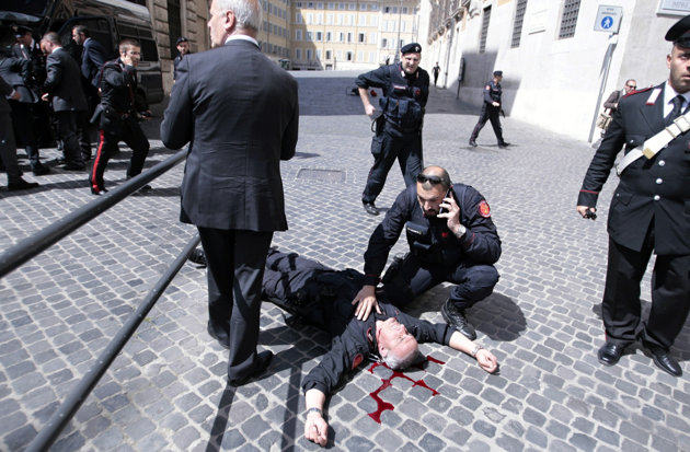 Σε σοβαρή κατάσταση ο ένας από τους τραυματίες στη Ρώμη