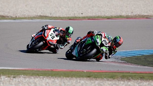 Ο Laverty κόβει τη φόρα του Tom Sykes στο Assen