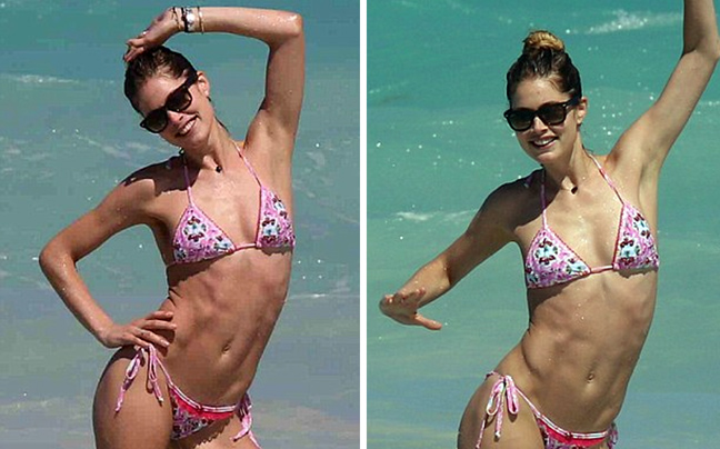 Τα παιχνίδια της Doutzen Kroes στο νερό