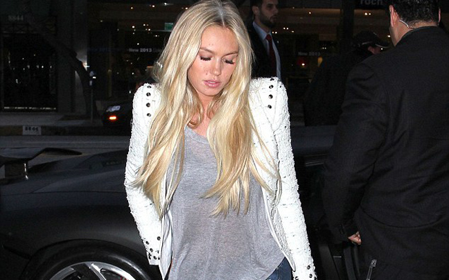 Η Petra Eccletone δύο μήνες μετά τη γέννα
