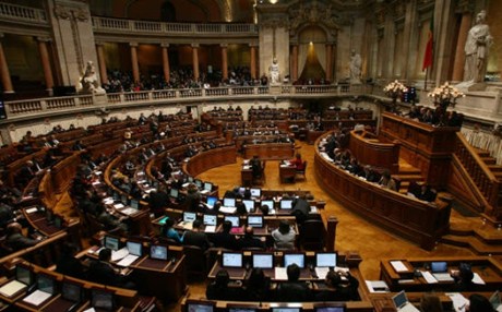 Συνταξιούχοι εισέβαλαν στην πορτογαλική Βουλή