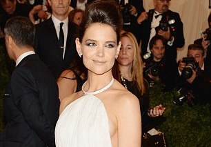 Η κοκκαλιάρα… Katie Holmes