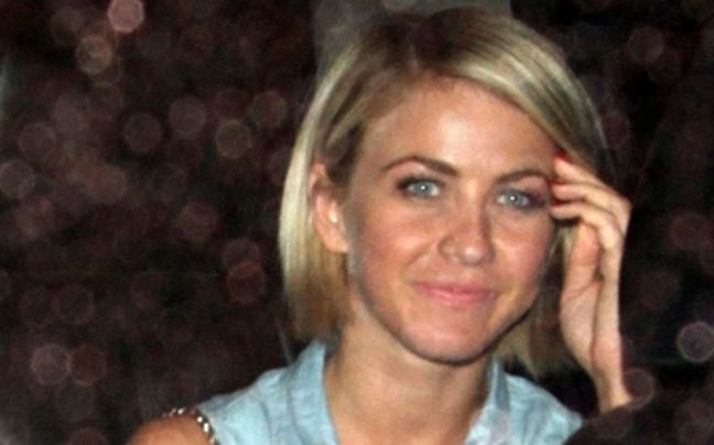 Απρόσεχτη η Julianne Hough