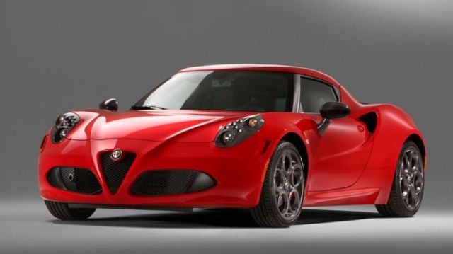 Αποκαλυπτικές εικόνες της Alfa Romeo 4C