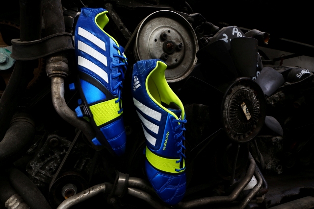 Νέο ποδοσφαιρικό παπούτσι για τον παίκτη «Μηχανή»