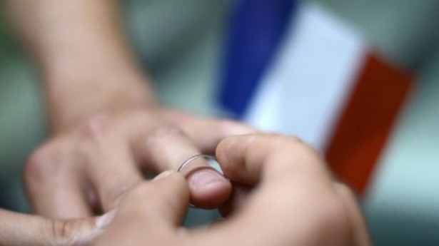 «Πράσινο φως» για τους γάμους ομοφυλόφιλων στη Γαλλία