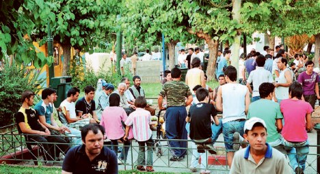 Πώς χτυπούν τα τάγματα εφόδου στη νυχτερινή Αθήνα