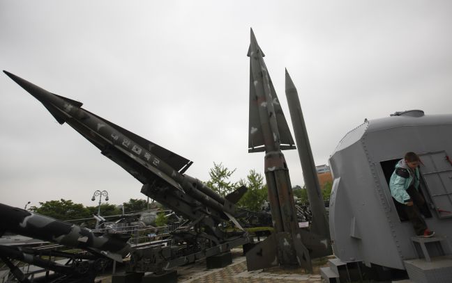 Προετοιμασίες για τη στρατιωτική παρέλαση στη Β. Κορέα