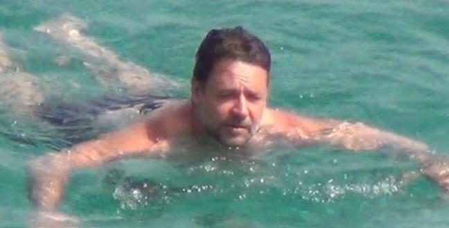 Οι απλωτές του Russell Crowe στη Μύκονο